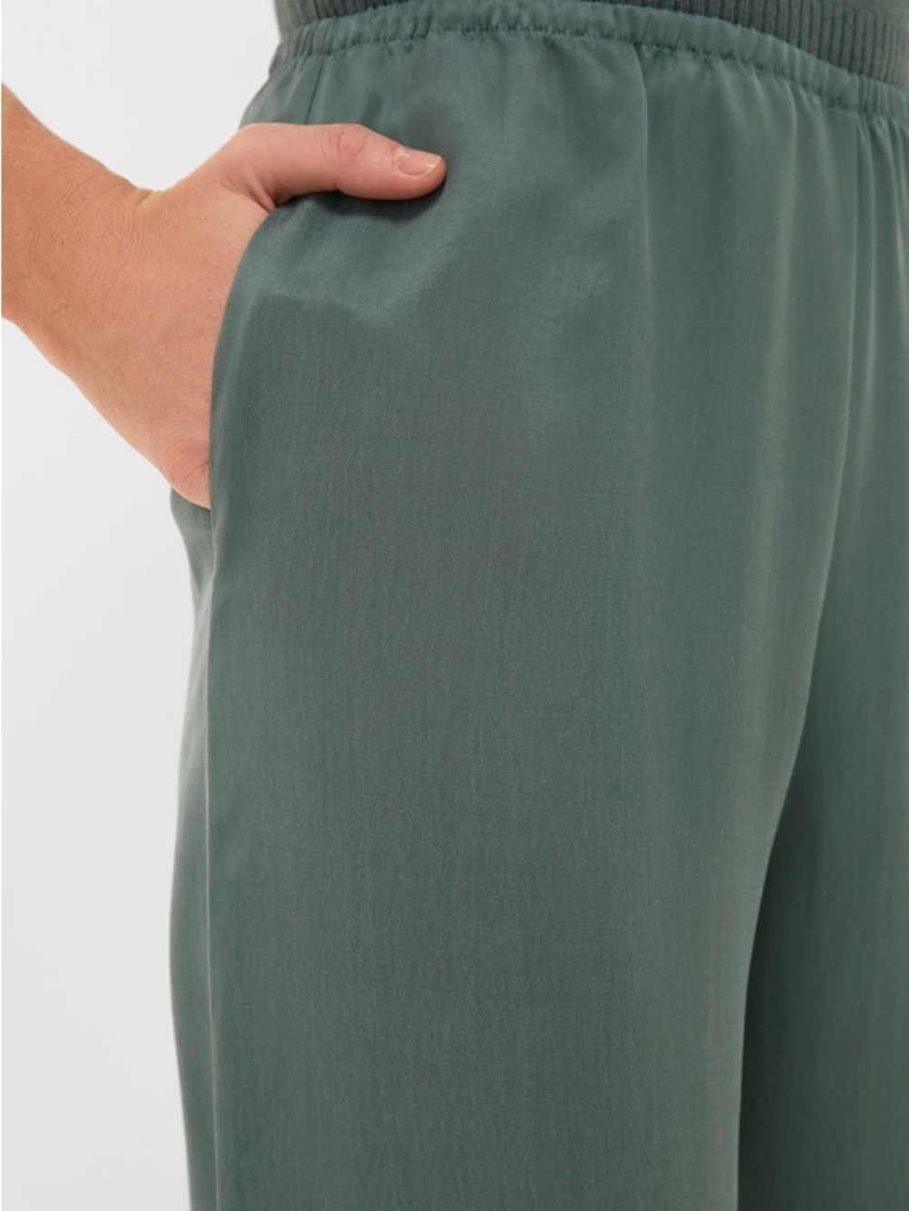 LESET Kim Pocket Pants in Eucalyptus Green size Large Excellent Condition